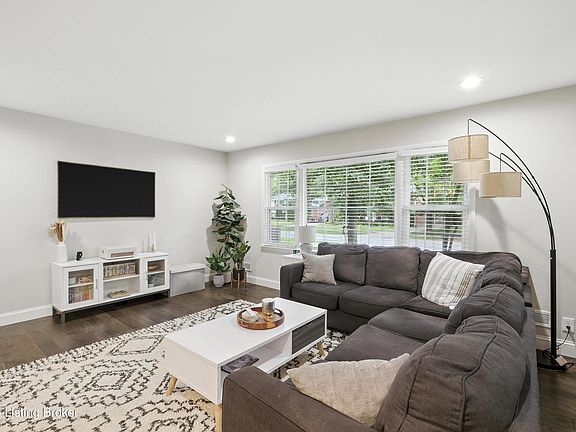 4th image of 2265 Bradford Dr