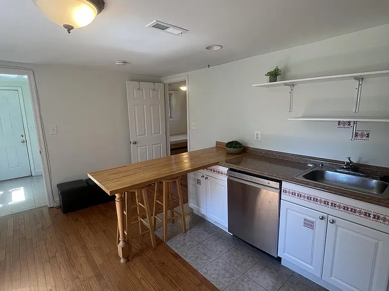 626 Clark Ave — Photo 6