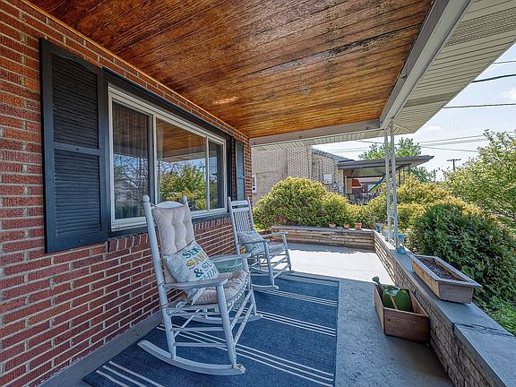 4th image of 3984 Kleber St