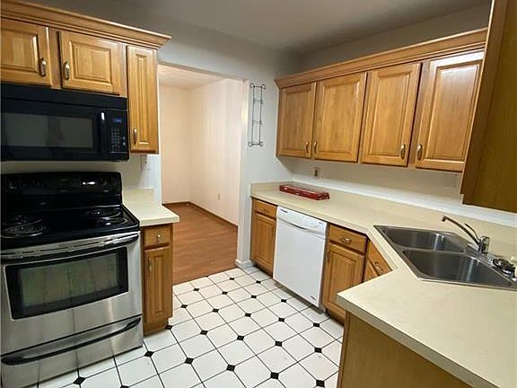 5th image of 630 N Sherry Dr