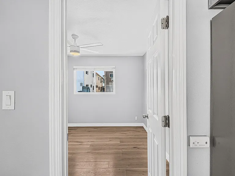 1024 Loma Avenue — Photo 35