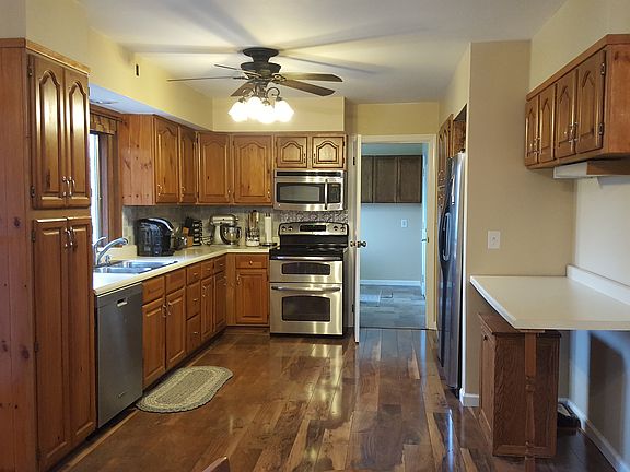 4th image of 136 Lakeland Dr
