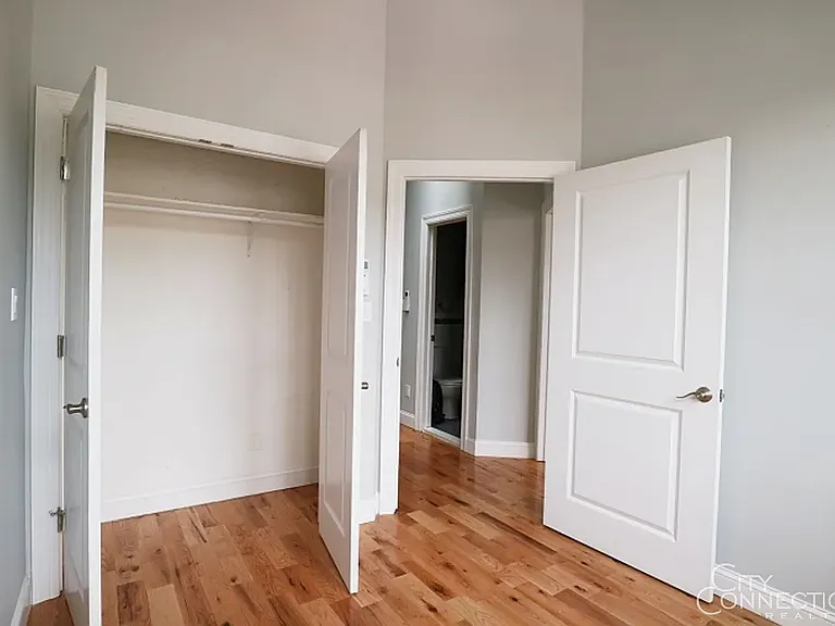 729 Quincy St #4 — Photo 8