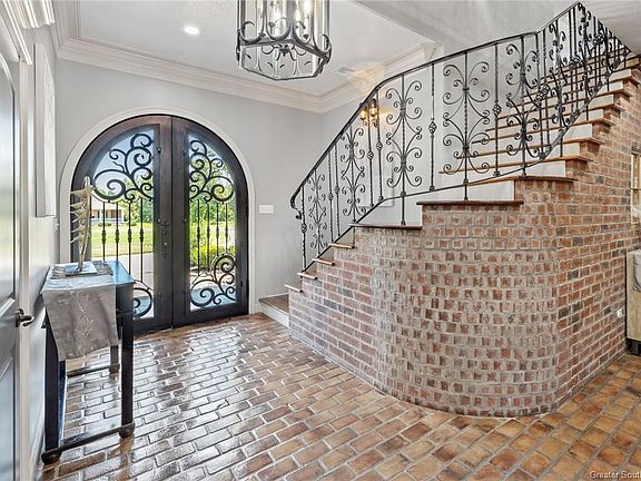 3rd image of 220 Merlot Dr