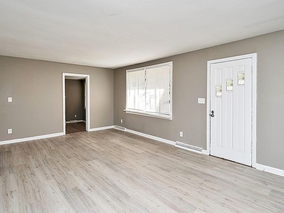 4th image of 535 Rutherford Cir