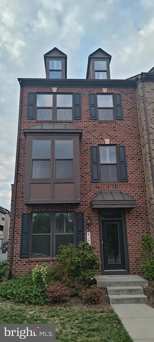 Building Photo - 43466 Centergate Dr