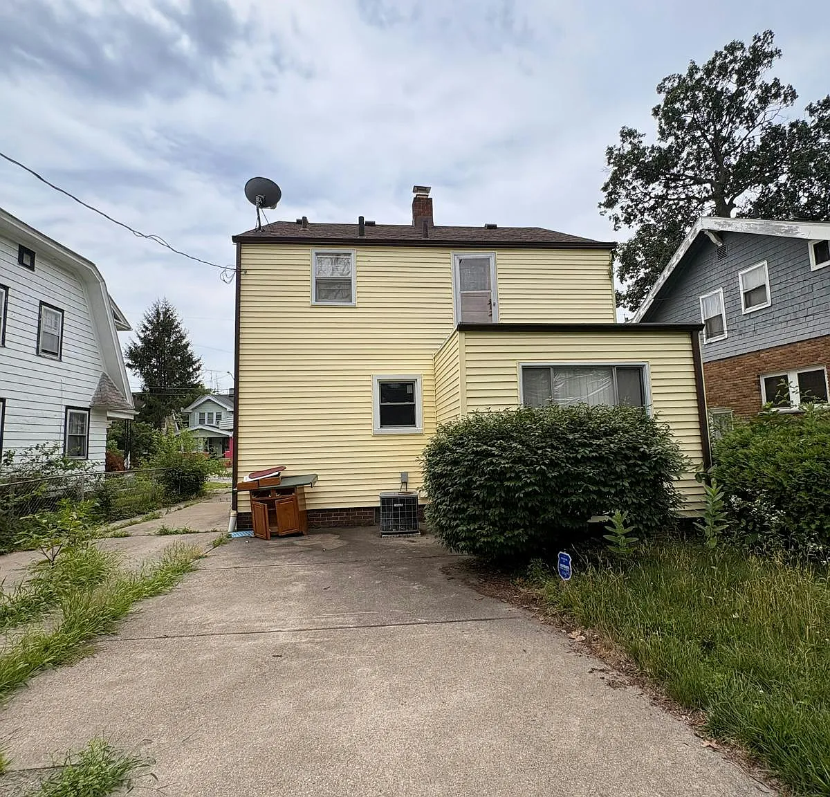 1946 Oakwood Avenue — Photo 3
