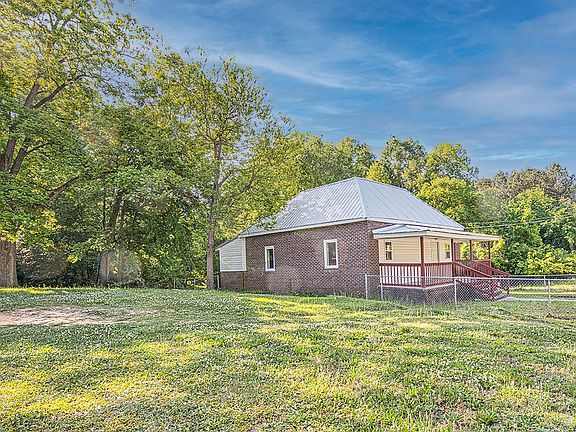 2nd image of 279 New Market St