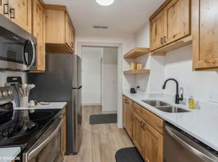 700 1/2 Liberty St #3, Pella, IA 50219