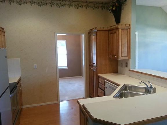 5th image of 1112 N Cardinal Dr