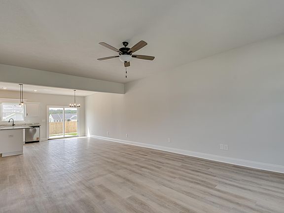 5th image of 1663 Pine Ridge Dr N