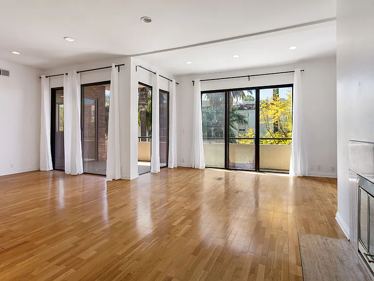 1880 Veteran Ave #211 — Photo 2
