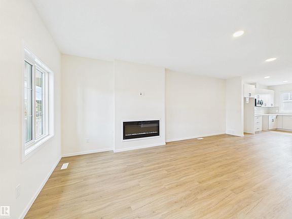 5th image of 1096 McLeod Ave