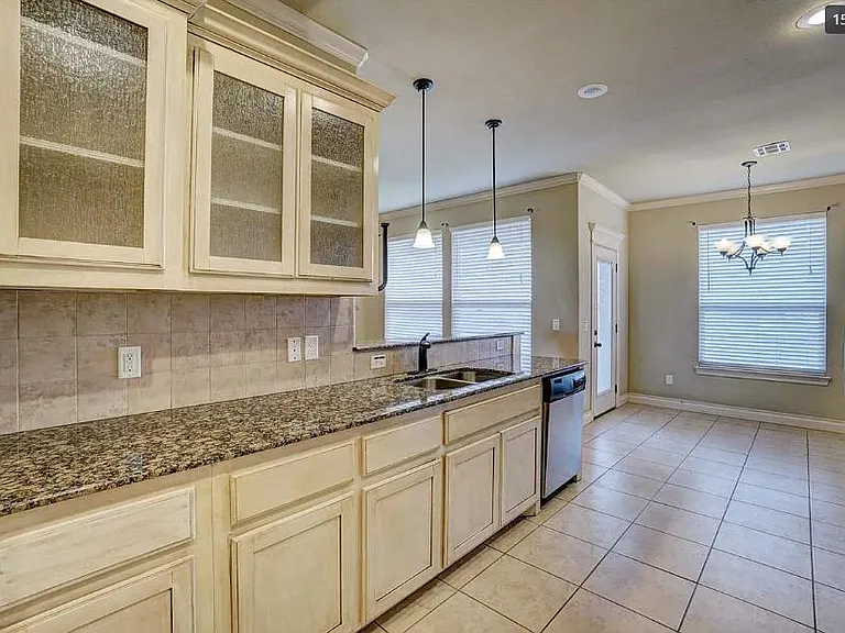 906 SW 81st St — Photo 7