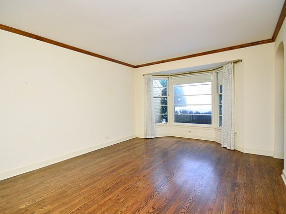 2nd image of 7142 N Melvina Ave