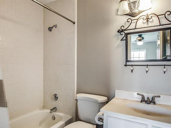 3rd image of 720 Country Place Dr APT H