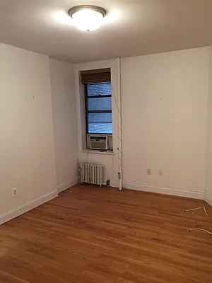 Rented by Flatiron Real Estate Advisors LLC | media 29