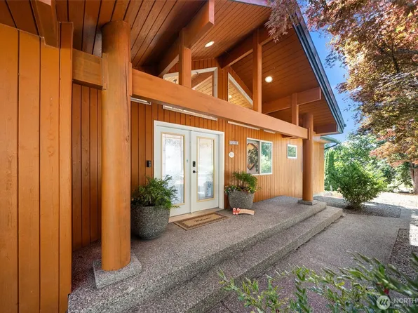 1489 Crestview Drive, Camano Island, WA 98282