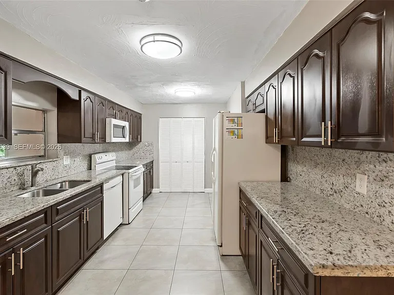 5081 SW 95th Ave — Photo 7