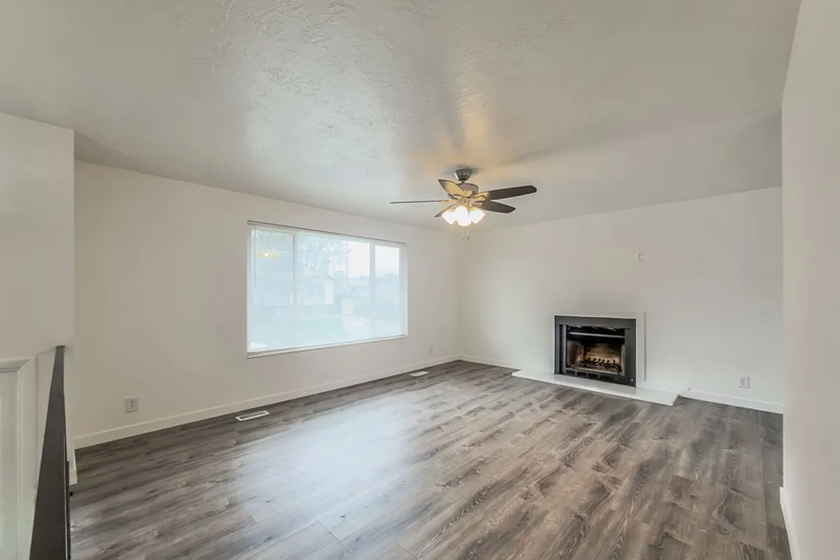 Building Photo - 4381 S Wildrose Dr