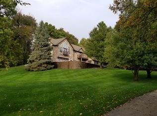 2937 N Center Point Rd, Cedar Rapids, IA 52411
