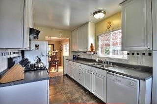 3rd image of 1940 Willow St