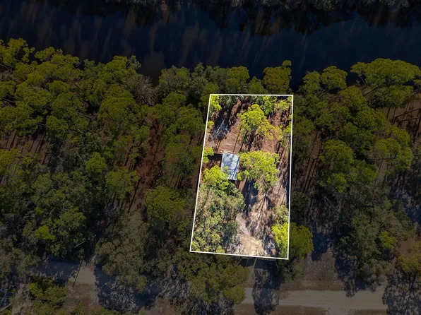 202 Harbor Cir, Panacea, FL 32346