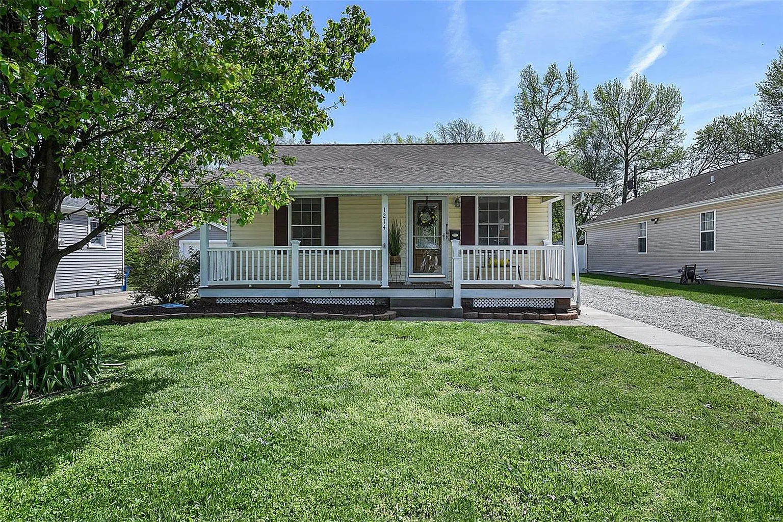 1214 Oakland Ave photo 1