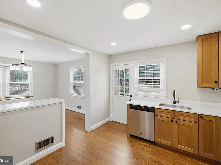 8132 Pleasant Plains Rd — Photo 11