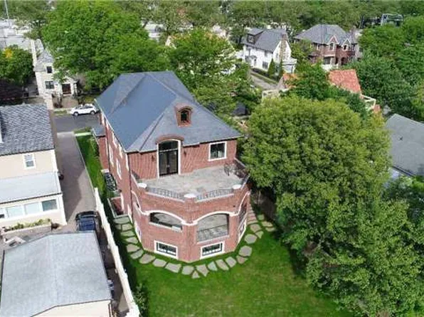 340 Parsons Boulevard image 1 of 21