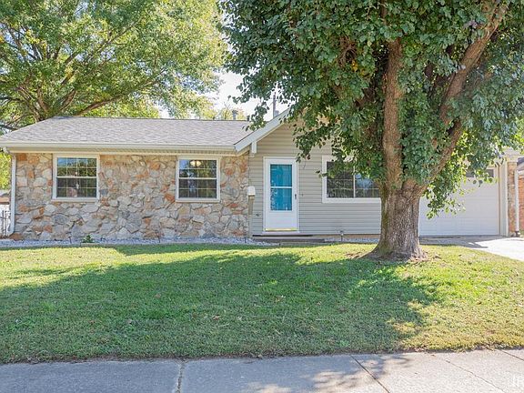 2nd image of 6001 Berry Ln