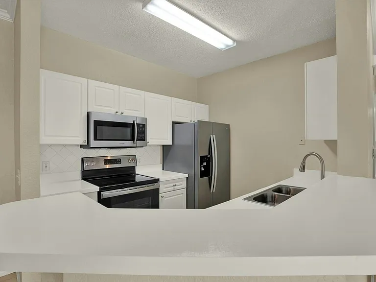 18001 Richmond Place Dr #224 — Photo 5