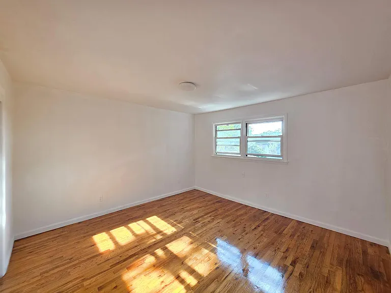 40 Bradley Ave #2 — Photo 8