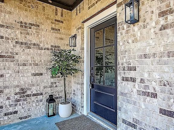 3rd image of 131 Winchester Pl