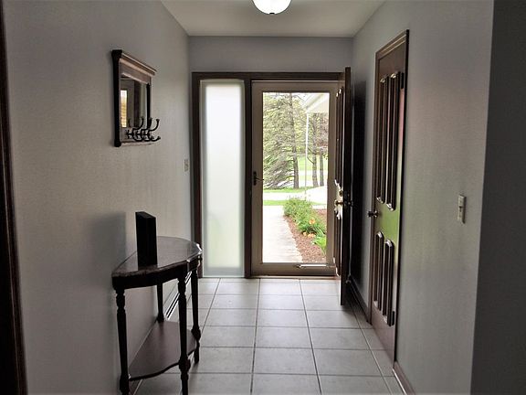 4th image of N51W16539 Fair Oak Ct