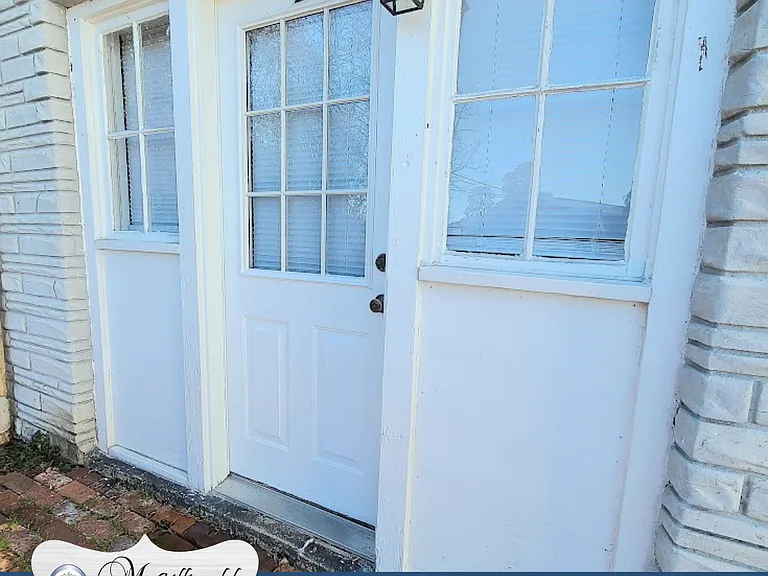 940 Hickman Rd #B — Photo 2