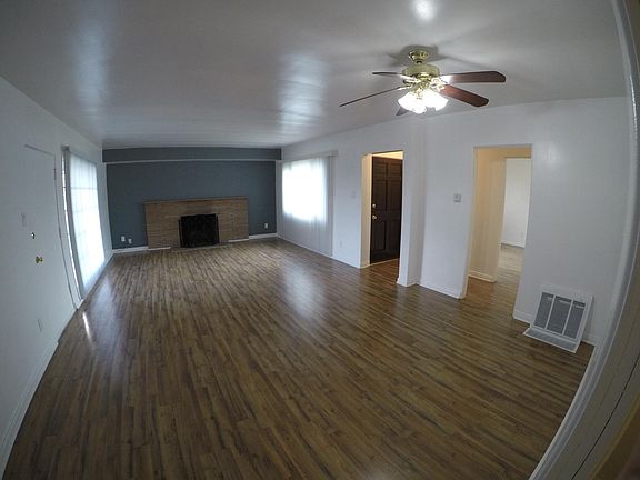 3rd image of 4410 N Lakewood Blvd