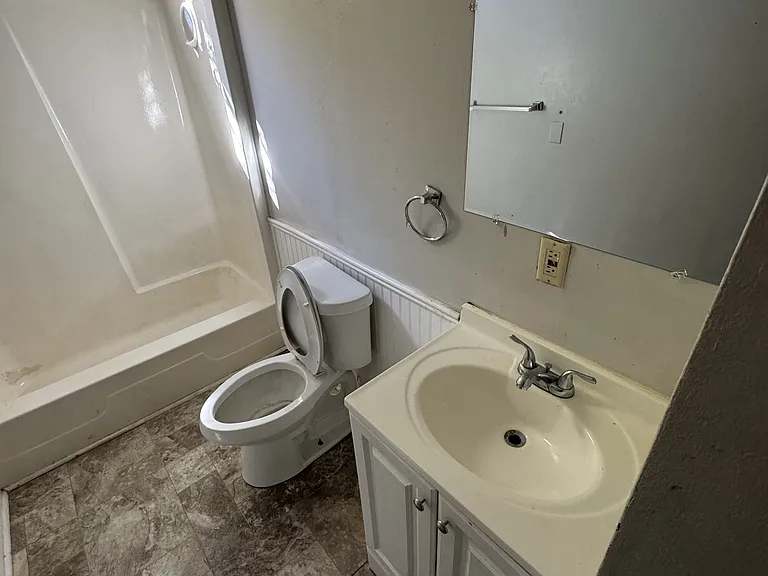 902 Erion St #B — Photo 5