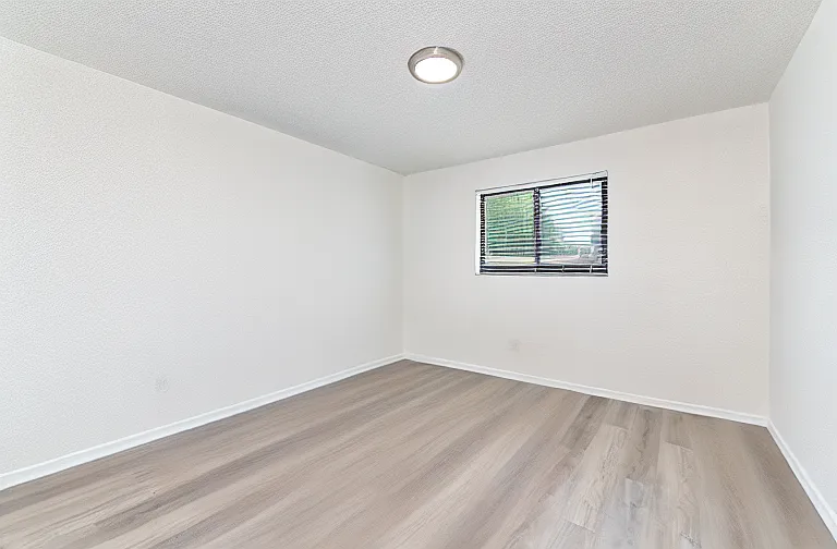 1100 NE 18th St #4 — Photo 7