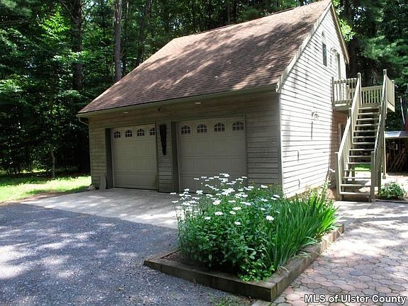 5th image of 574 High Meadow Dr