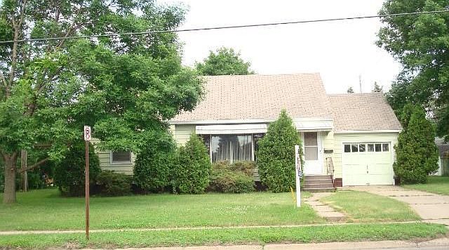 1st image of 326 33rd Ave N