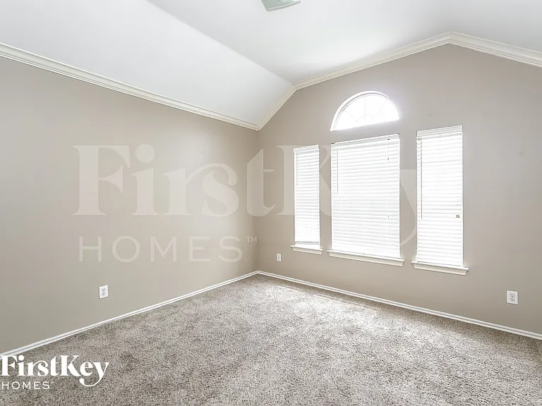1321 Lyra Ln — Photo 12