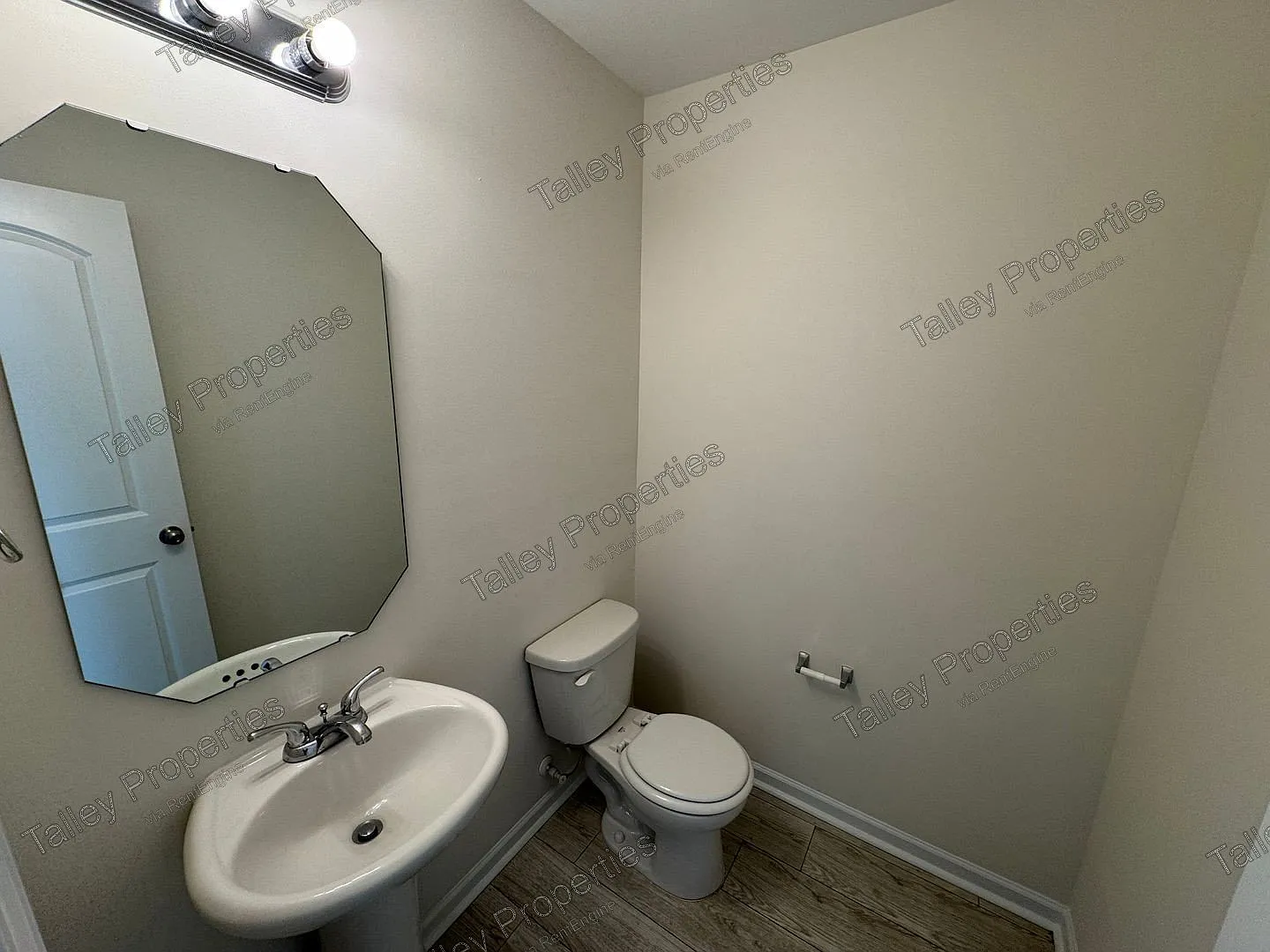 3 bed, 2.5 bath, 1812 sqft, $1,999 — Photo 4