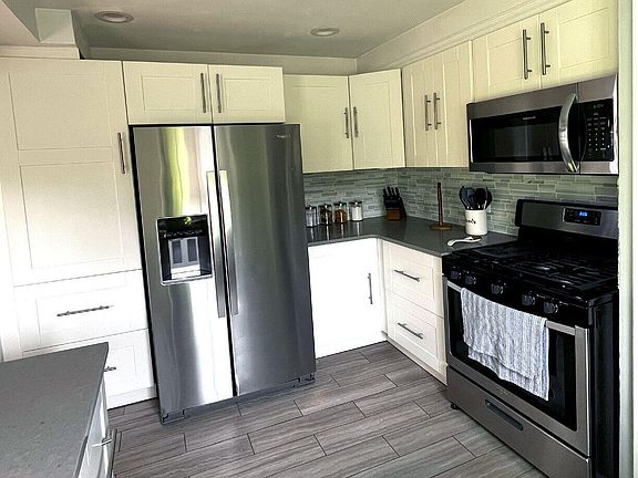 4th image of 1527 Arlington Ave