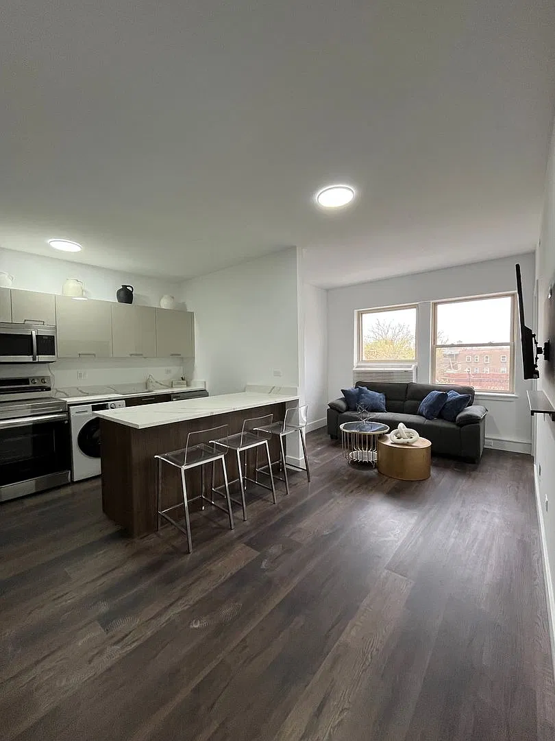 2 bed, 800 sqft, $2,695 — Photo 3