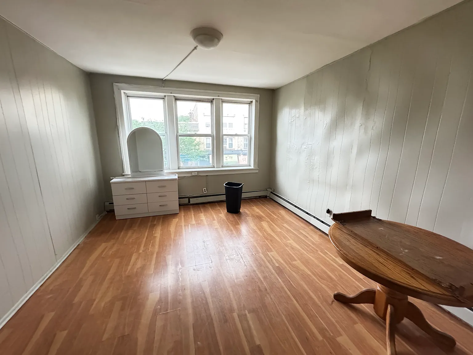 3 bed, 1200 sqft, $2,200 — Photo 2