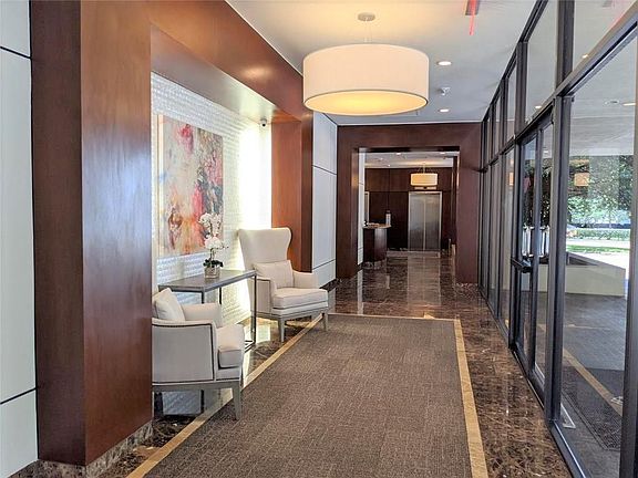 4th image of 4950 Woodway Dr Unit 302