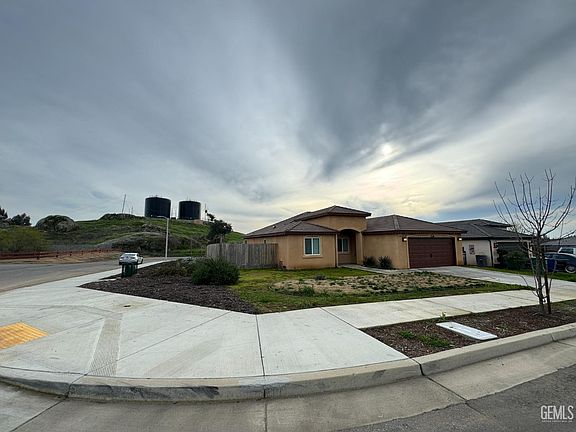 3rd image of 603 E Wutchumna Ave