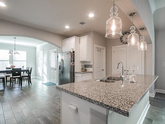 4th image of 423 Westwood Dr