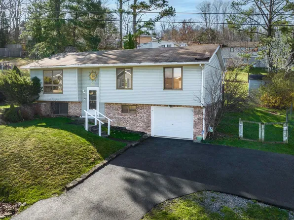 232 Eastgate Dr, Morgantown, WV 26508